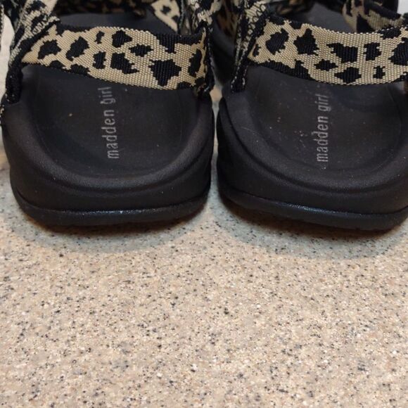 👍 Steve Madden Black Sandals Size 6.5. A2 - Picture 4 of 5